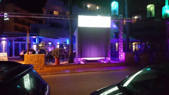 Charlies Bar