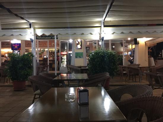 La Perla Bar Restaurant